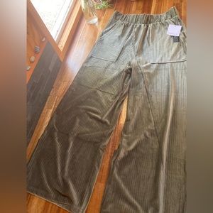 Dark green velvet matching set from O’Neill NWT
